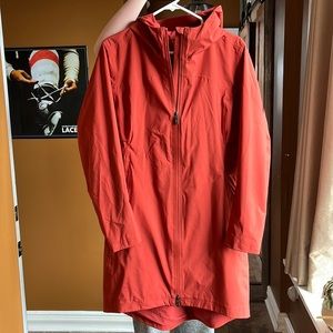 Sz 10, rip tag still attached, lulu rain rebel